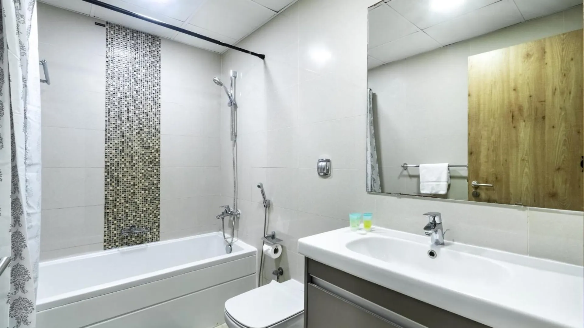 Shoresinn - Artistic Retreat In Dubai Marina 0*,