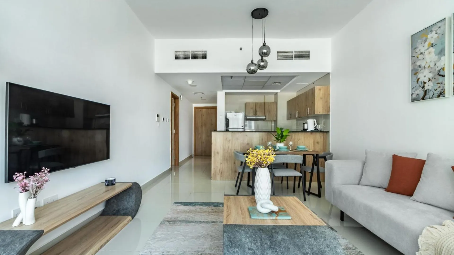 Shoresinn - Artistic Retreat In Dubai Marina Apartment